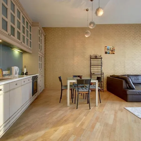 Romantic Center In Old Town Апартаменты *